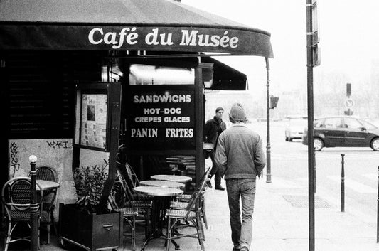 Photo en noir et blanc illustrant l'histoire du café en France