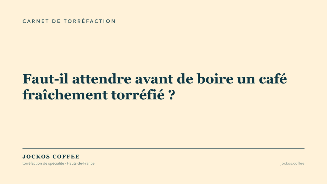 Tuile typographique : faut-il attendre avant de boire un café fraîchement torréfié